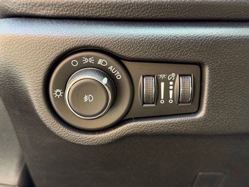 New 2026 Chrysler Pacifica Select image 26