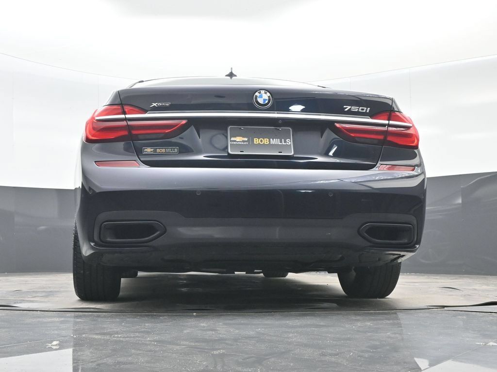 Used 2018 BMW 750i xDrive AWD/4WD image 32