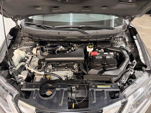 Used 2018 Nissan Rogue SV image 11