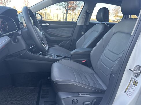 Used 2025 Volkswagen Jetta SEL image 10