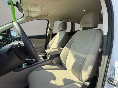Used 2017 Ford Escape SE w/ Equipment Group 201A FWD image 17