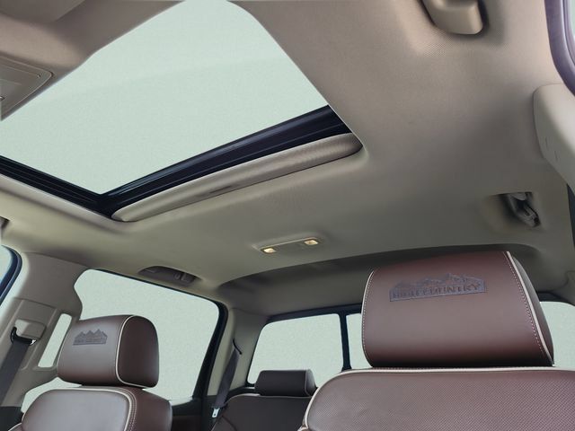 Used 2018 Chevrolet Silverado 1500 High Country AWD/4WD image 29
