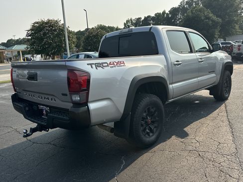 Used 2020 Toyota Tacoma TRD Off-Road AWD/4WD image 8