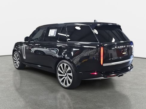Used 2024 Land Rover Range Rover Long Wheelbase Autobiography image 7