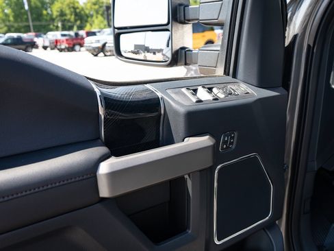 Used 2022 Ford F450 Platinum w/ FX4 Off-Road Package AWD/4WD image 37