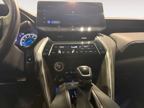 Used 2024 Toyota Venza Nightshade image 12