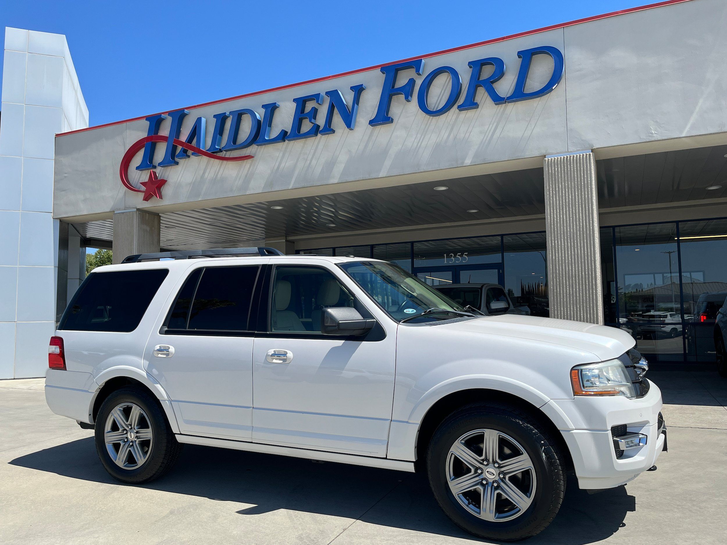 Used 2017 Ford Expedition Limited w/ Equipment Group 301A AWD/4WD image 1