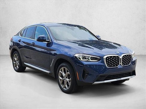 Used 2025 BMW X4 xDrive30i AWD/4WD image 3