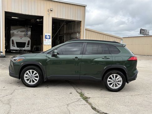 Used 2023 Toyota Corolla Cross LE image 8