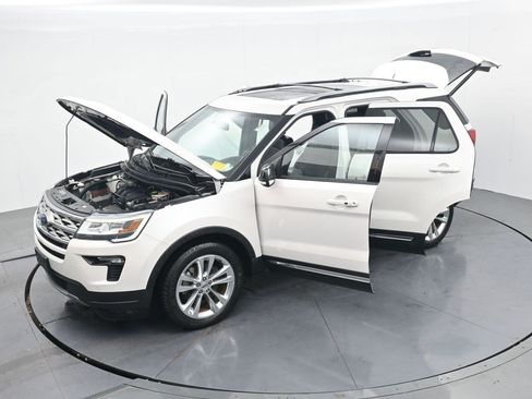 Used 2018 Ford Explorer XLT w/ Equipment Group 202A AWD/4WD image 34