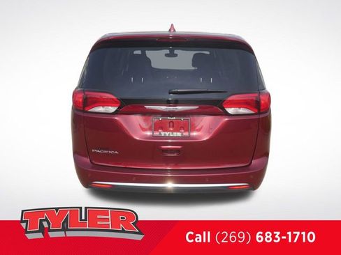 Used 2020 Chrysler Pacifica Touring w/ Cold Weather Group FWD image 7