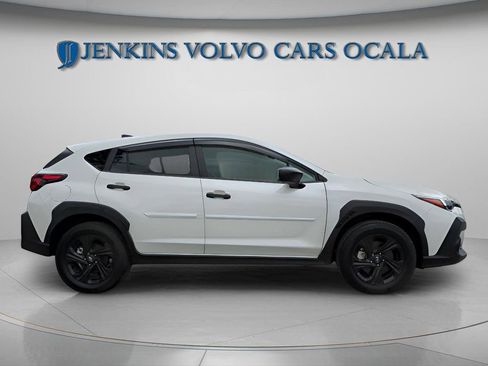 Used 2024 Subaru Crosstrek 2.0i AWD/4WD image 2