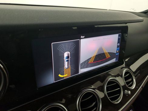 Used 2017 Mercedes-Benz E 400 4MATIC Wagon image 29