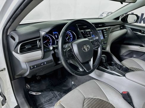 Used 2019 Toyota Camry SE FWD image 10