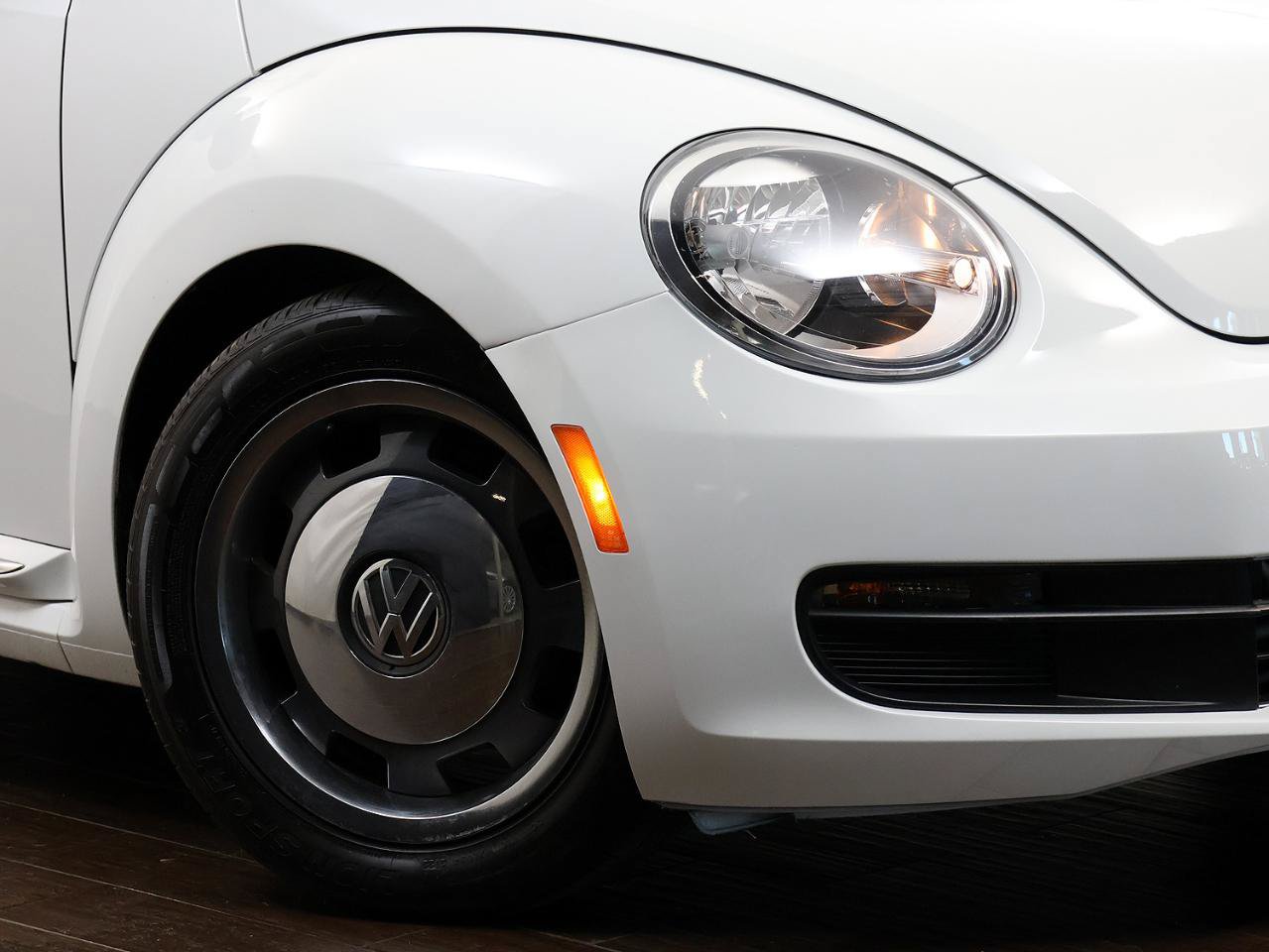 Used 2016 Volkswagen Beetle 1.8T Denim FWD image 3