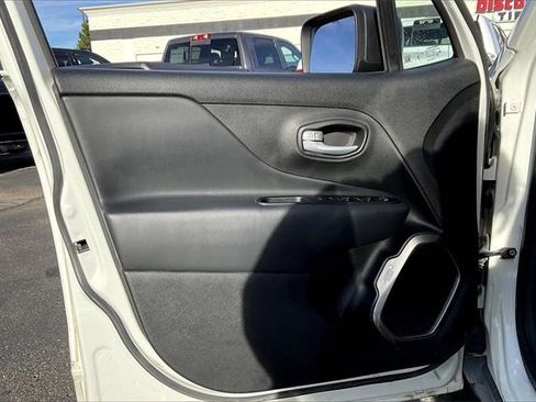 Used 2023 Jeep Renegade Latitude image 18