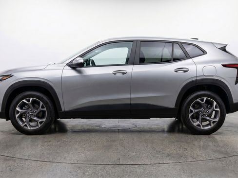 Used 2025 Chevrolet Trax LT FWD image 5