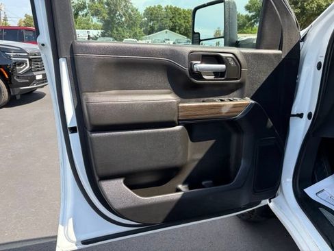 Used 2021 Chevrolet Silverado 2500 LT AWD/4WD image 12