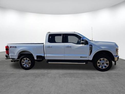 Used 2023 Ford F250 Lariat w/ Chrome Package image 3