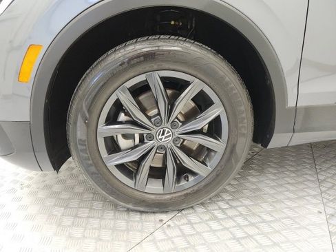 Used 2022 Volkswagen Tiguan SE w/ Panoramic Sunroof Package image 14