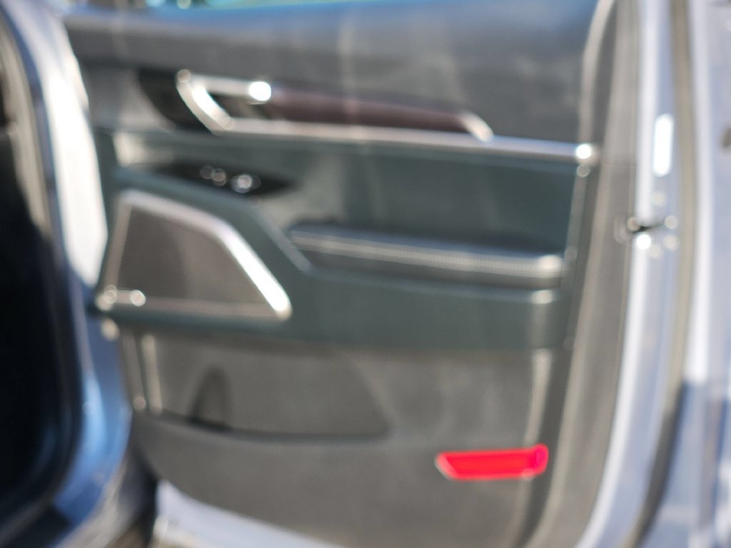 Used 2025 Kia Telluride S FWD image 31