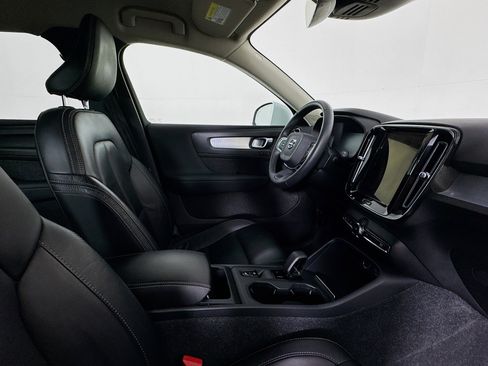 Used 2022 Volvo XC40 T5 Momentum AWD/4WD image 27