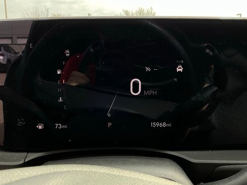 Used 2025 Buick Envista Sport Touring image 37