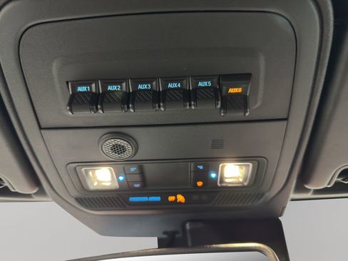 Used 2023 Ford Bronco Wildtrak image 9