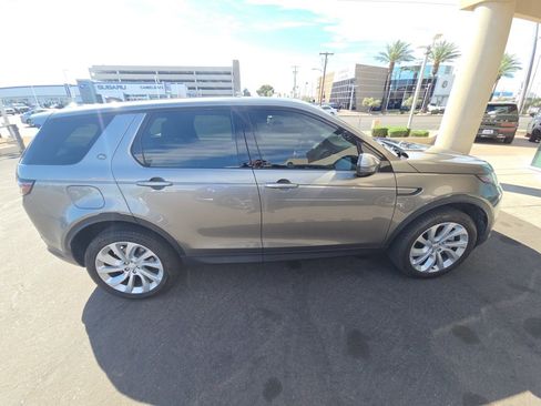 Used 2023 Land Rover Discovery Sport SE image 9