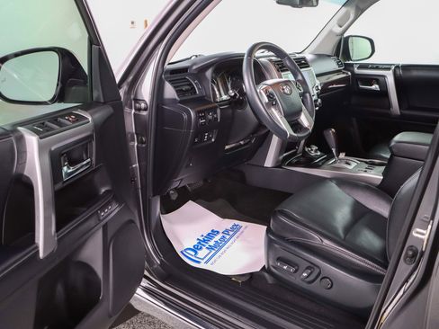 Used 2022 Toyota 4Runner Limited AWD/4WD image 3