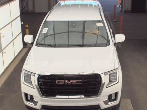 Used 2022 GMC Yukon XL SLE w/ Gmc Pro Safety Plus Package AWD/4WD image 3