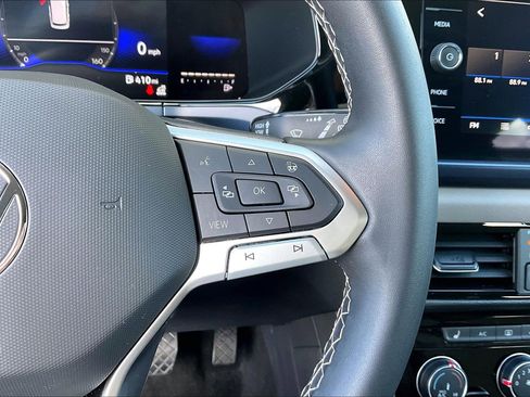 Certified 2023 Volkswagen Taos SE w/ Black Wheel Package image 19