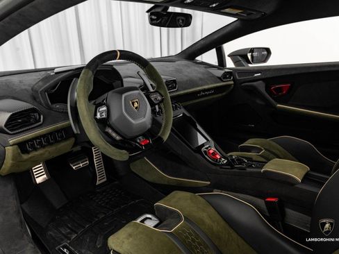 Used 2024 Lamborghini Huracan Sterrato image 40