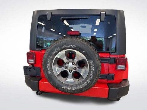 Used 2017 Jeep Wrangler Unlimited Sahara image 12