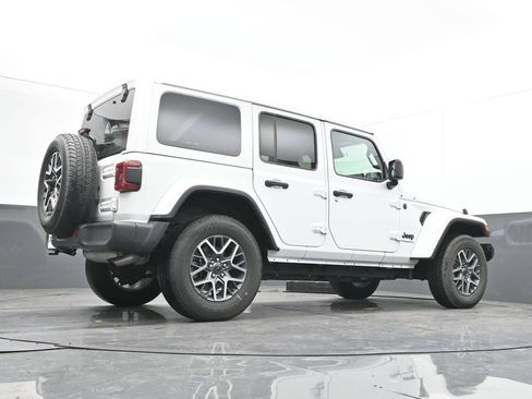 Used 2025 Jeep Wrangler Unlimited Sahara AWD/4WD image 36