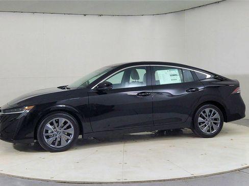 New 2026 Nissan Sentra SL w/ Floor Mat Package FWD image 4