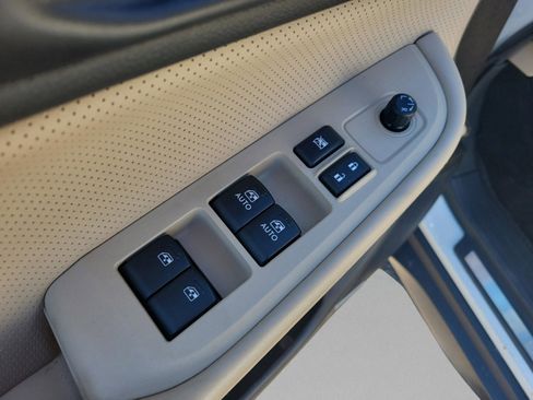 Used 2017 Subaru Outback 2.5i Limited image 11