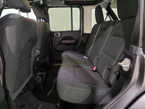 Used 2021 Jeep Wrangler Unlimited Sahara w/ Uconnect 4C Nav & Sound Group AWD/4WD image 19