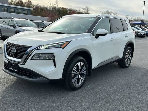 Used 2022 Nissan Rogue SV image 4