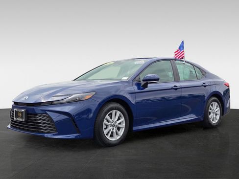 Used 2026 Toyota Camry LE FWD image 8