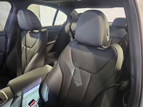 Used 2025 BMW 330i xDrive Sedan w/ M Sport Package image 32