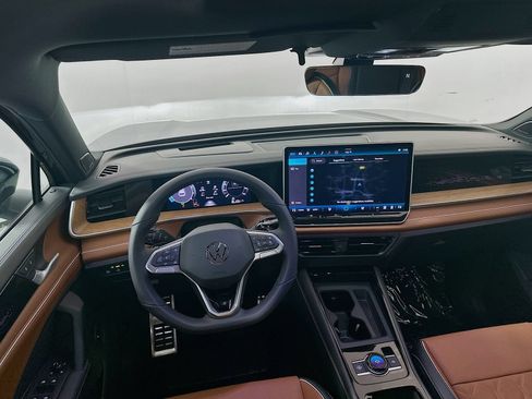 New 2026 Volkswagen Tiguan SEL R-Line AWD/4WD image 24