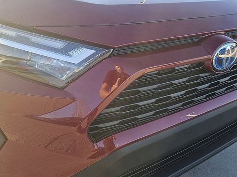 Used 2022 Toyota RAV4 XLE w/ Convenience Package image 3