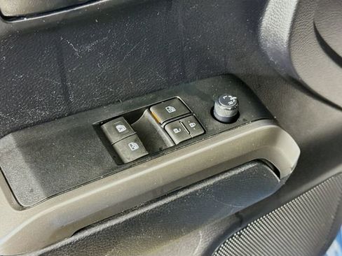 Used 2019 Toyota Tacoma SR5 image 17