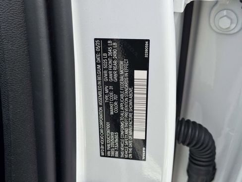 Certified 2026 Volvo XC40 B5 Plus w/ Protection Package Premier image 16