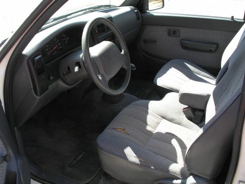 Used 1995 Toyota Tacoma 2WD Xtracab image 3