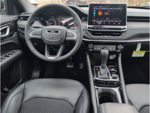 New 2026 Jeep Compass Latitude image 32