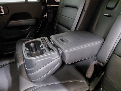 Used 2023 Jeep Wrangler Unlimited Sahara AWD/4WD image 43