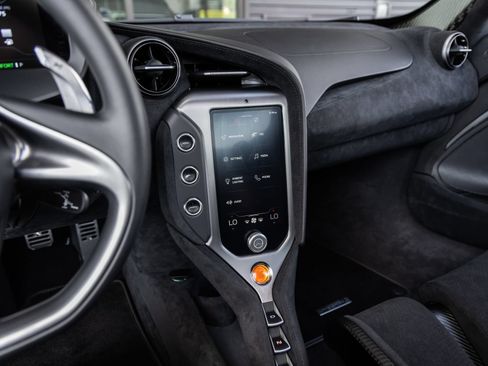 Used 2026 McLaren 750S RWD image 39
