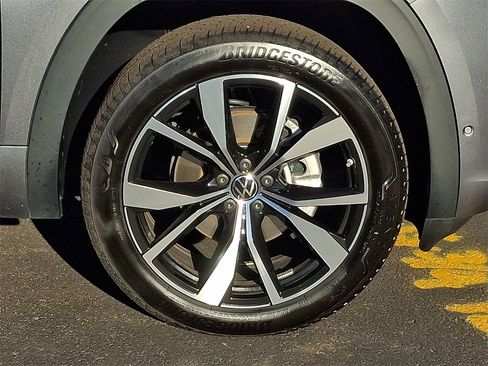 Certified 2025 Volkswagen Atlas Cross Sport SEL Premium R-Line image 8